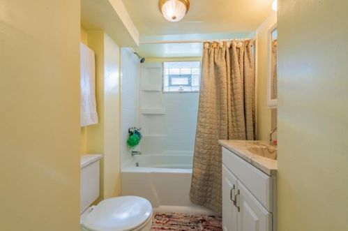 238 21st Ave, Whitaker PA  15120-2524 exterior