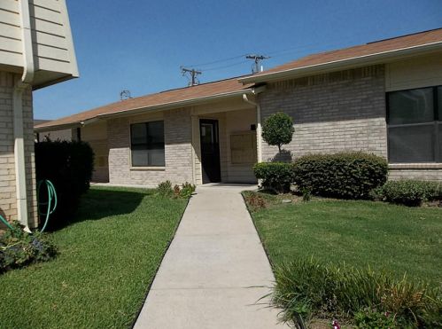 321 Thomas St, Burleson TX  76028-4609 exterior