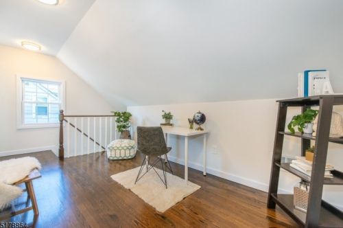 1058 Mayfair Dr, Rahway NJ  07065-1909 exterior