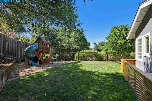 4 Loma Vista Dr, Orinda CA  94563-2213 exterior