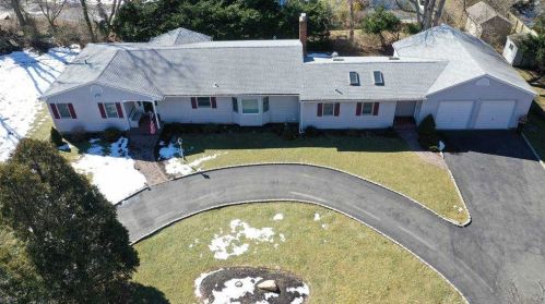 83 Highland Down, Shoreham, NY 11786-1129