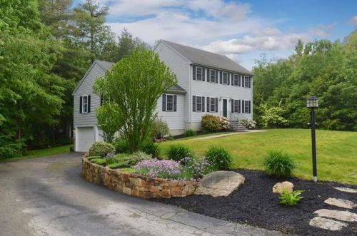2 Conservation Dr, Douglas, MA 01516-2163