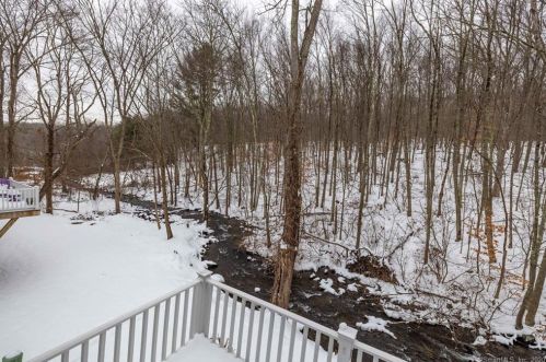 28 Armstrong Rd, Coventry CT  06238-3356 exterior