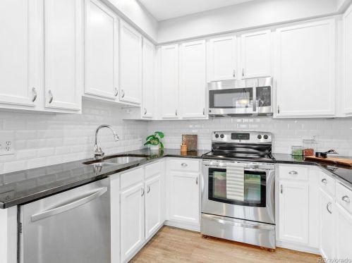 2703 Roslyn St, Denver CO 80237-2112 exterior