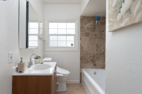 1451 Havenscourt Blvd, Oakland CA  94621-3627 exterior