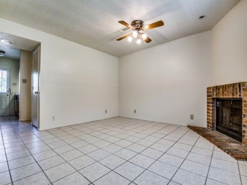 929 Hickory St, Denton, TX 76201-9101