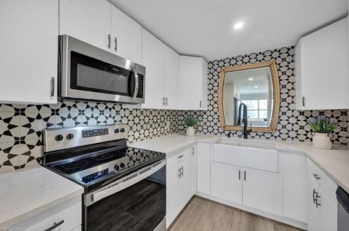 821 91 Ave, Naples FL 34108-2426 exterior