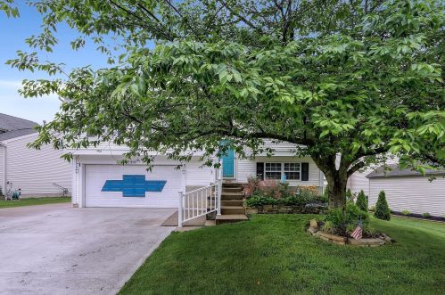 2014 Queens Meadow Ln, Darbydale, OH 43123-1249