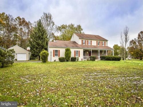 5633 Longchamps Cir, Pipersville, PA 18947-1134