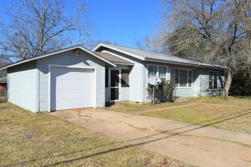 814 Murray Ave, Rockdale, TX 76567-2766