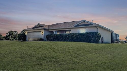 1506 4th St, Cape Coral, FL 33990-5619