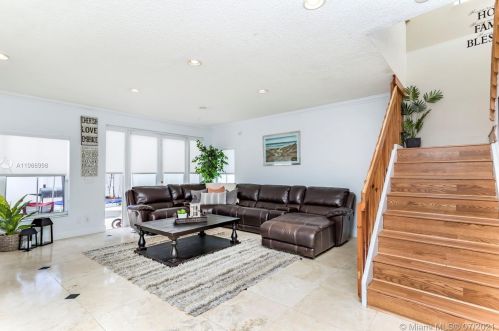 20709 1st St, Hollywood, FL 33029-3514