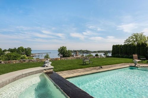 8 Hilltop Dr, Rye Brook NY  10573-5308 exterior