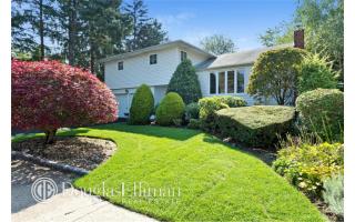 48 Acorn Ln, Hicksville, NY 11803-1902