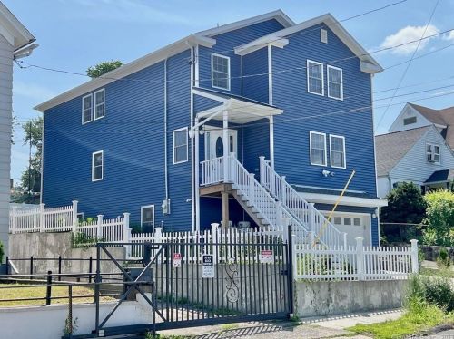 271 Charles St, Bridgeport CT  06606-5624 exterior