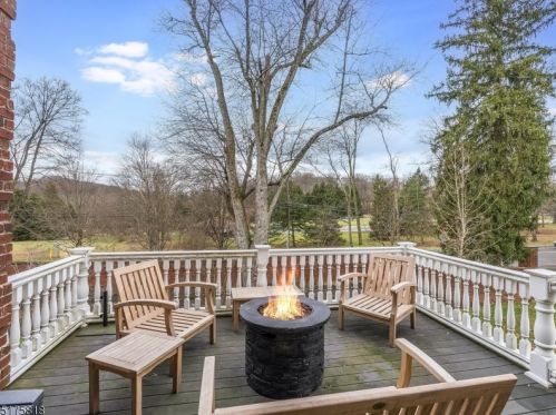 1 Wheatsheaf Farm Rd, Morristown, NJ 07960-3540