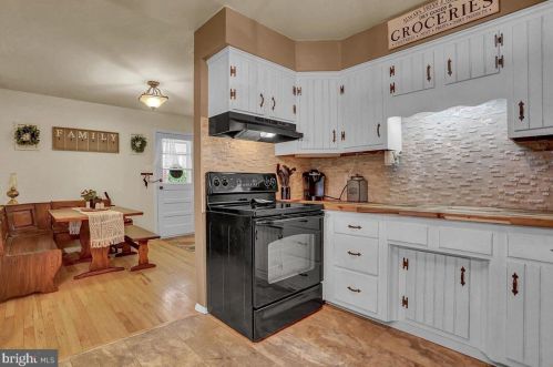 541 Old Orchard Ln, Camp Hill PA  17011-1829 exterior