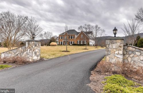15855 Parnell Ct, Haymarket, VA 20169-1667
