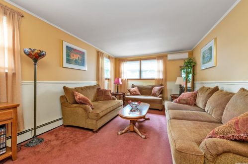 110 Central Blvd, New Hyde Park NY  11040-4228 exterior