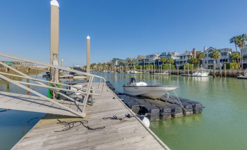 55 Waterway Island Dr, Isle Of Palms SC  29451-2728 exterior