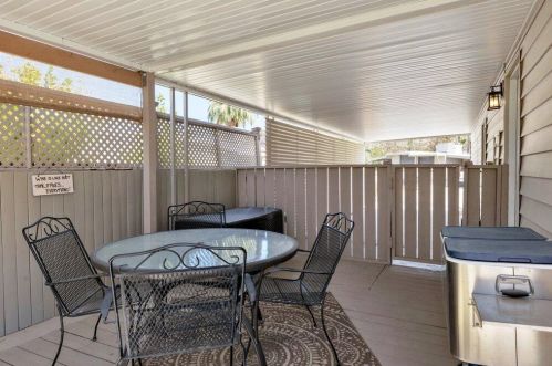 70 Santa Monica St, Palm Springs CA  92264-5257 exterior