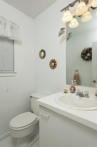 5 Hudson Watch Dr, Crotonville NY  10562-2439 exterior