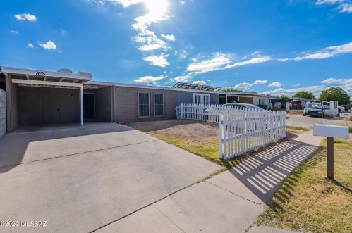 855 Wedwick St, Tucson, AZ 85706-3135