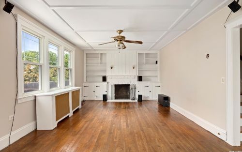 61 Strong Ave, Babylon, NY 11702-1815