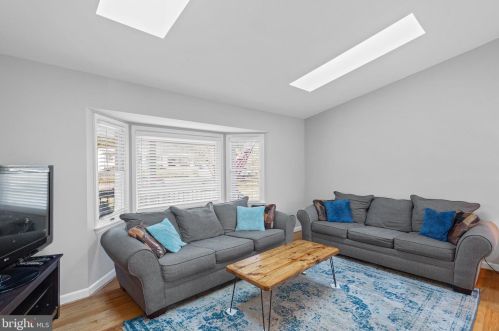 300 E St, Purcellville VA  20132-3317 exterior