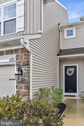 1691 Haralson Dr, Navy Sup Dpt, PA 17055-7102