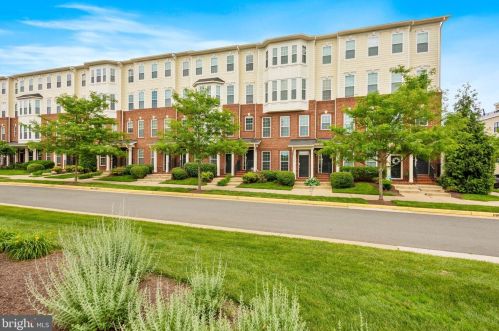 19179 Winmeade Dr, Leesburg VA  20176-6520 exterior