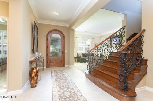 362 Loire Valley Dr, Simi Valley CA  93065-8242 exterior