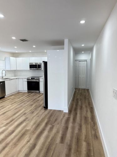 5734 37 St, Hollywood FL 33024-8402 exterior