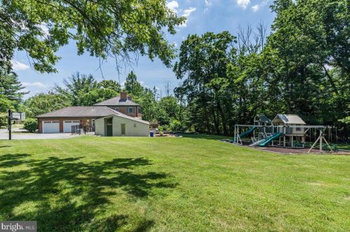 213 Constitution Dr, Princeton NJ  08540-6711 exterior