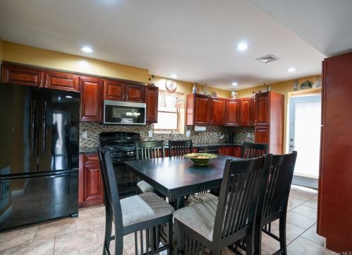 31 Brookside Ave, Tompkins Corners NY  10579-1306 exterior