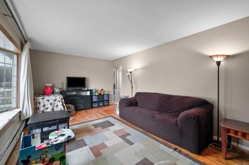 17 Elm St, Garnerville, NY 10923-2003