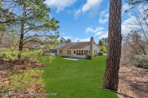 2 Taylor Ct, Lakewood NJ  08701-7317 exterior