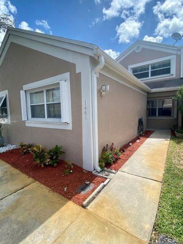 1441 123rd Ter, Hollywood, FL 33026-3862