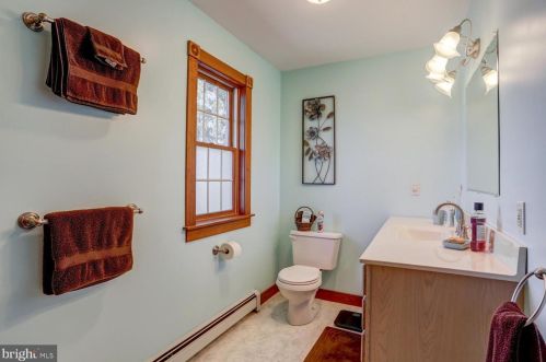 210 Hoernerstown Rd, Hummelstown PA  17036-9503 exterior