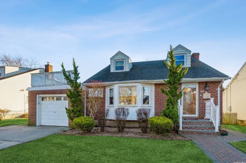 164 Cisney Ave, Floral Park, NY 11001-3246