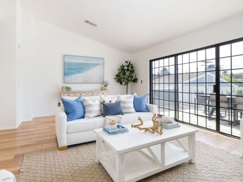 2019 Carnegie Ln, Redondo Beach, CA 90278-3685