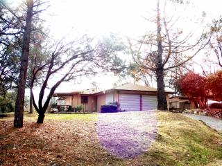 42888 Mountain View Ln, Oakhurst, CA 93644-9623