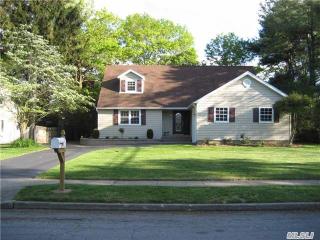 32 Adrienne Ln, Hauppauge, NY 11788-2765