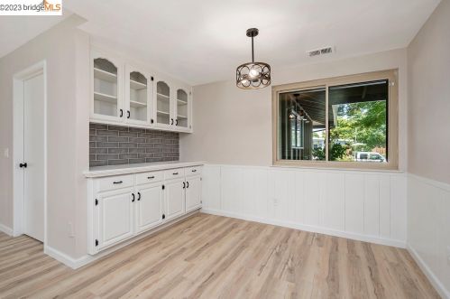 1714 Ashley Ave, Woodland, CA 95695-5059
