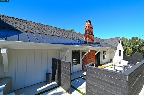 122 El Toyonal, Orinda CA  94563-2133 exterior