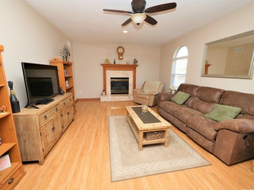 5 Minto Ct, South Setauket NY  11720-2884 exterior