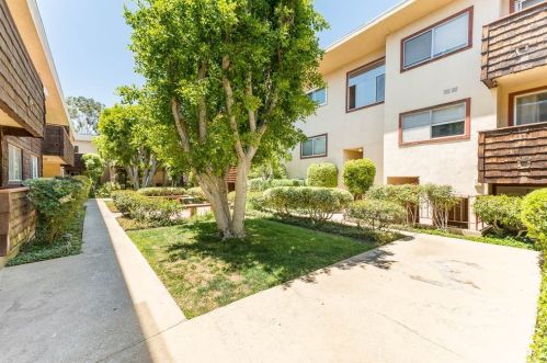 5400 Newcastle Ave, Van Nuys CA 91316-2013 exterior