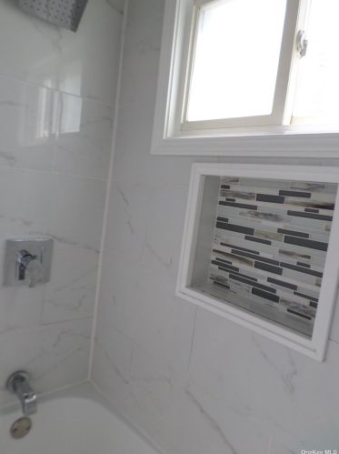 814 Delaware Ave, North Lindenhurst NY  11757-2811 exterior