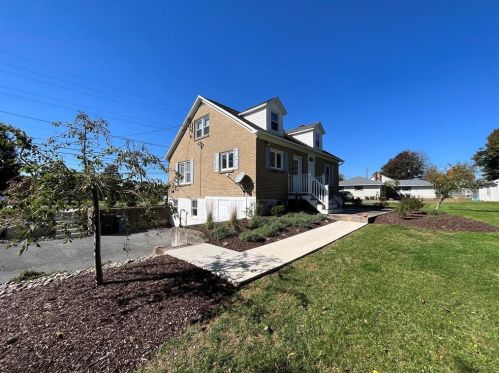 6450 Sullivan Trl, Wind Gap, PA 18091-9786