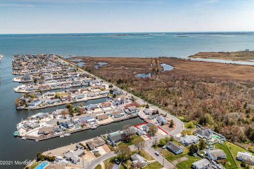 1032 Orlando Dr, Lacey NJ  08731-5510 exterior